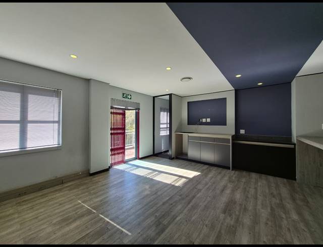 382M² OFFICE TO LET IN HYDE PARK